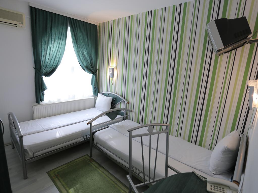 泽那瓦酒店 克拉古耶瓦茨 客房 照片